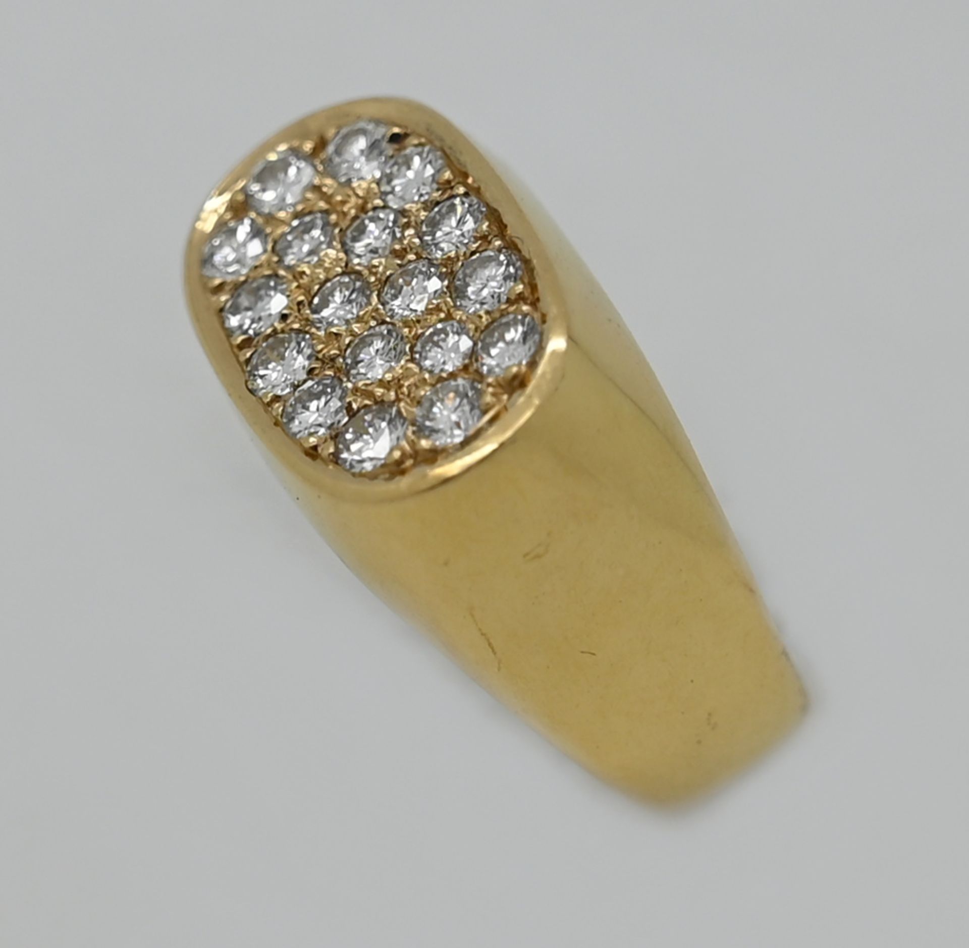 1 Damenring GG 18ct., lt. Zertifikat: mit 18 Brillanten zus. 0,94ct. si tw-w, Handarbeit, Tsp., Ring - Image 2 of 3