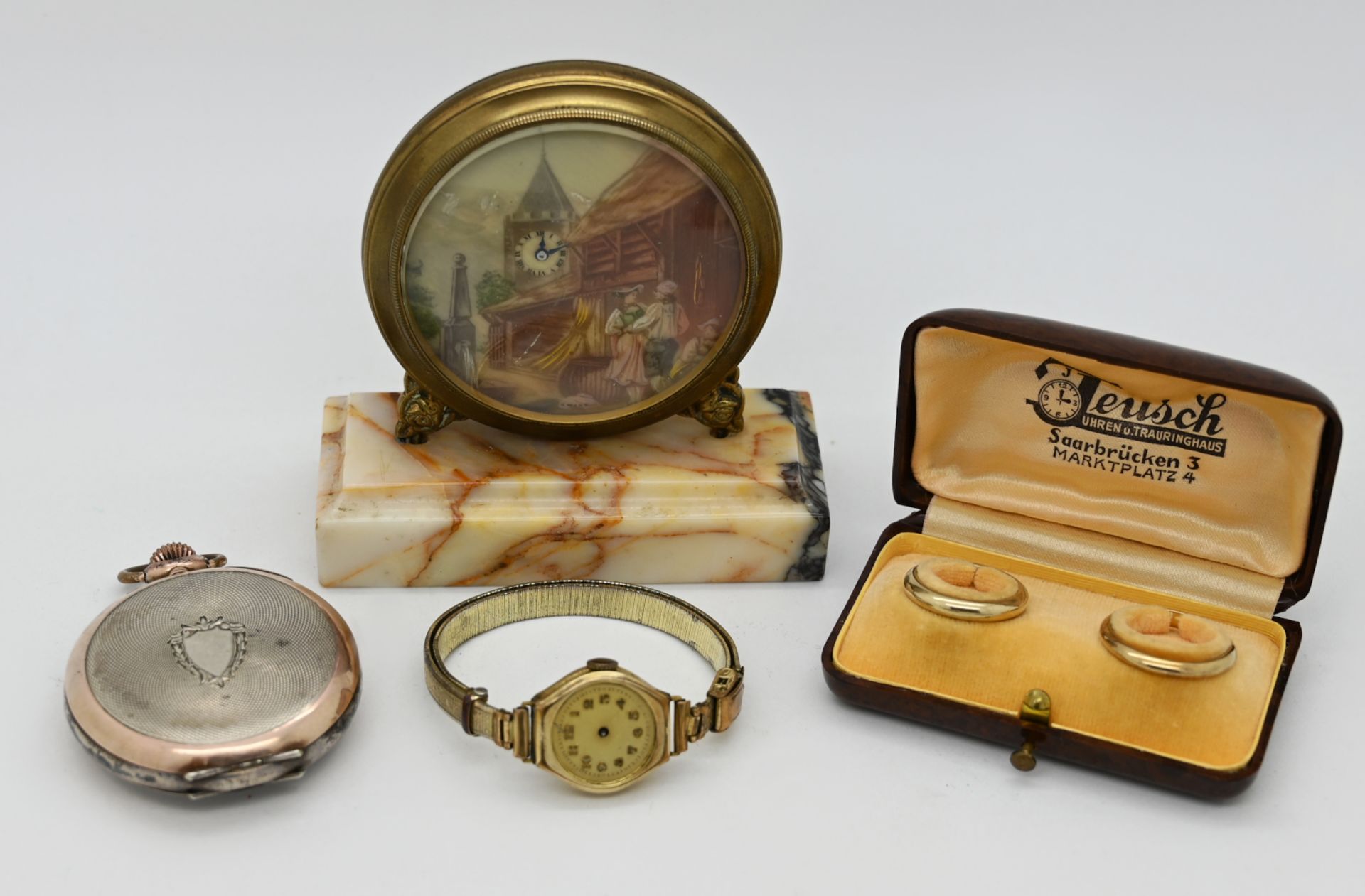 1 Taschenuhr Silber 800, z.T. vergoldet, um 1900, 1 kleine Tischuhr wohl Marmor mit Metall "Marktsze