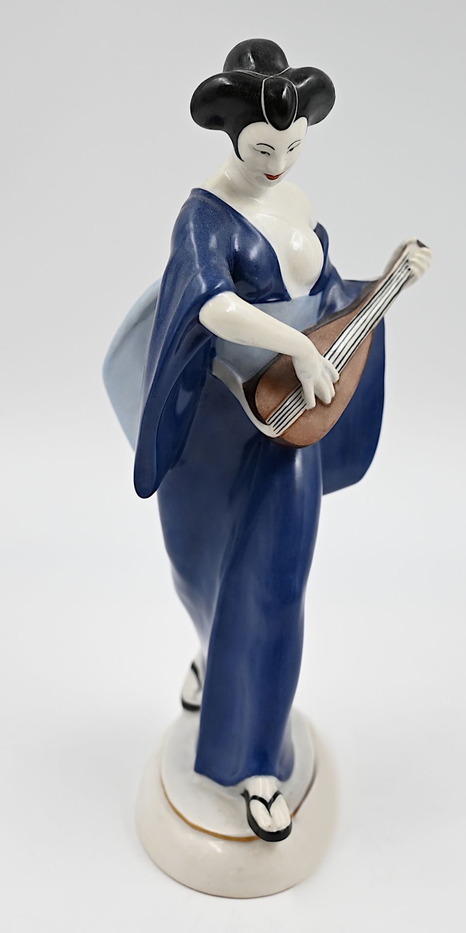 1 Porzellanfigur KPM "Japanerin mit Mandoline" Entwurf: Adolf AMBERG (wohl Hanau 1878-Berlin 1913) - Bild 2 aus 5