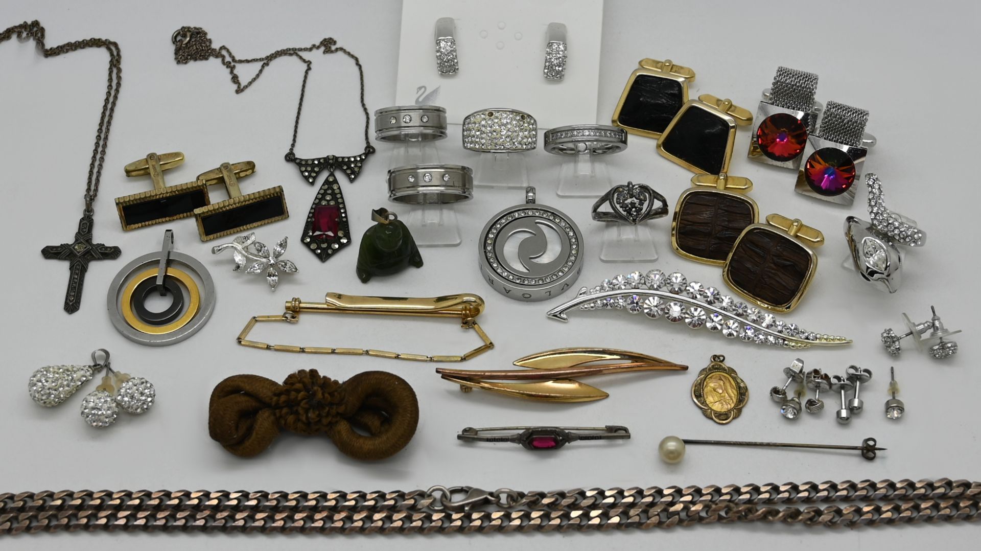 1 Konvolut Schmuck: Silber, Mode, Metall, z.T. SWAROVSKI, z.T. Haarflechtarbeit, z.T. um 1900, jewei