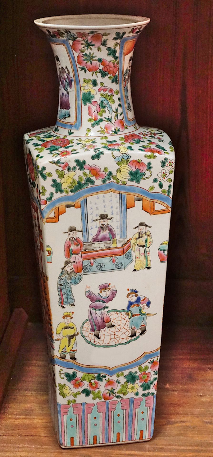 1 Bodenvase China wohl 20. Jh. "Hofszenen" H ca. 58cm, z.T. ber., Asp.