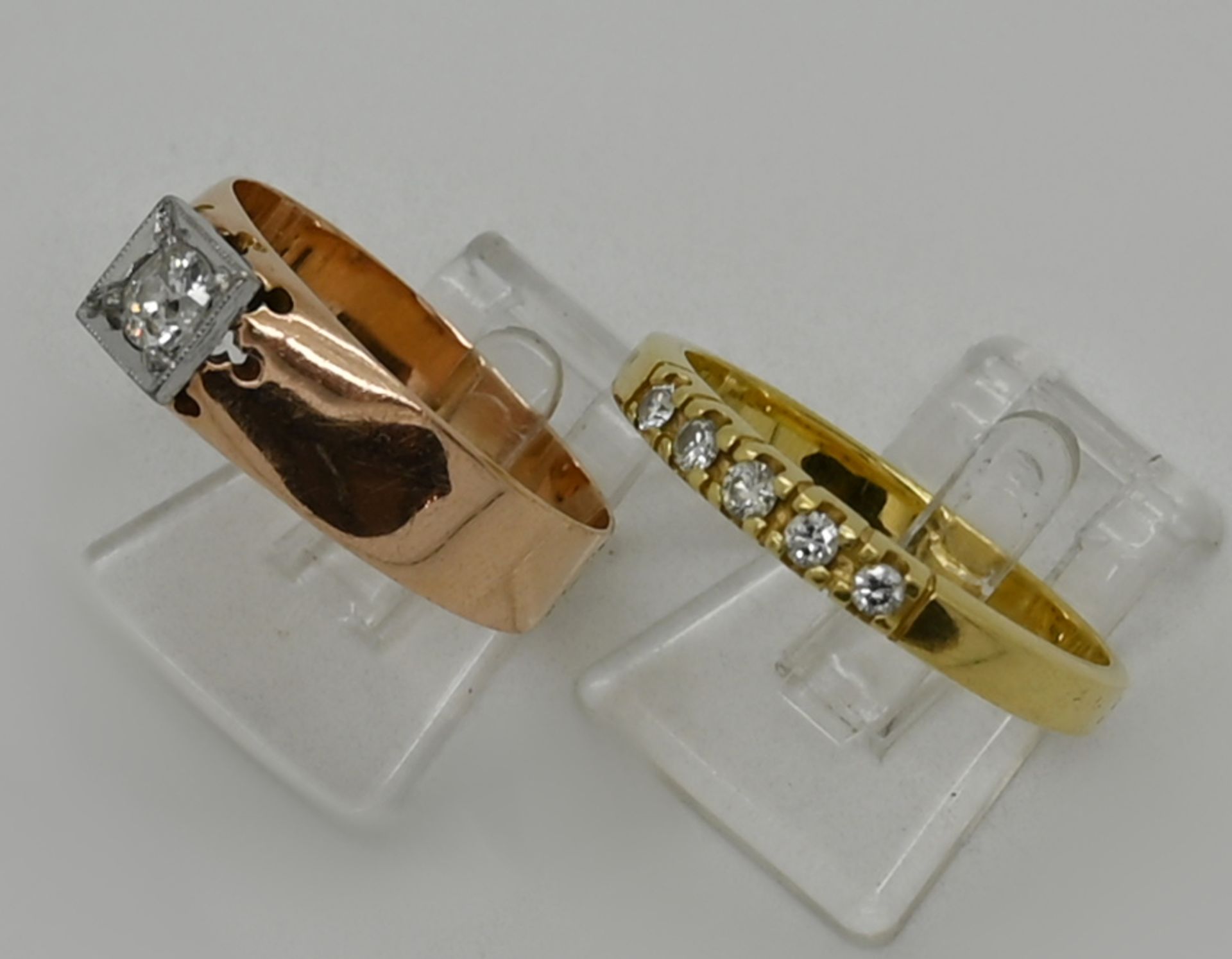 1 Damenring WG 18ct. mit 5 kleinen Brillanten, sowie 1 Damenring wohl RG, - Image 2 of 2