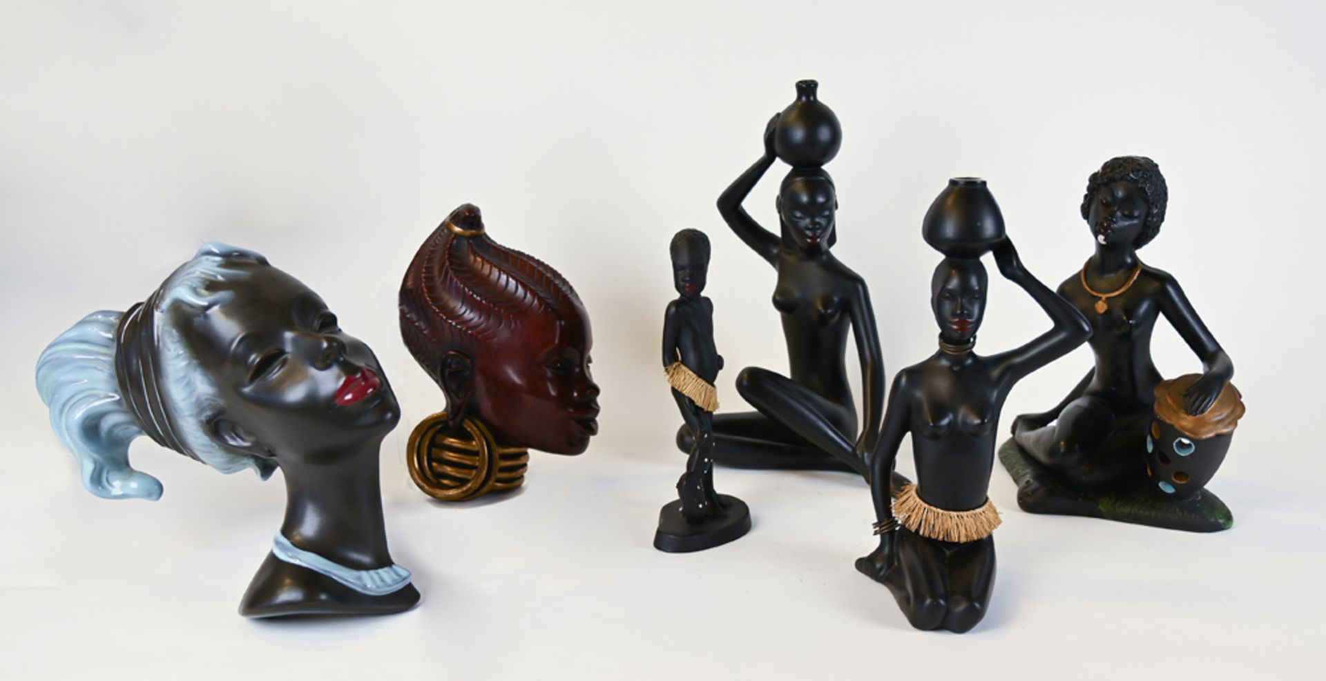 Sechs Keramikfiguren