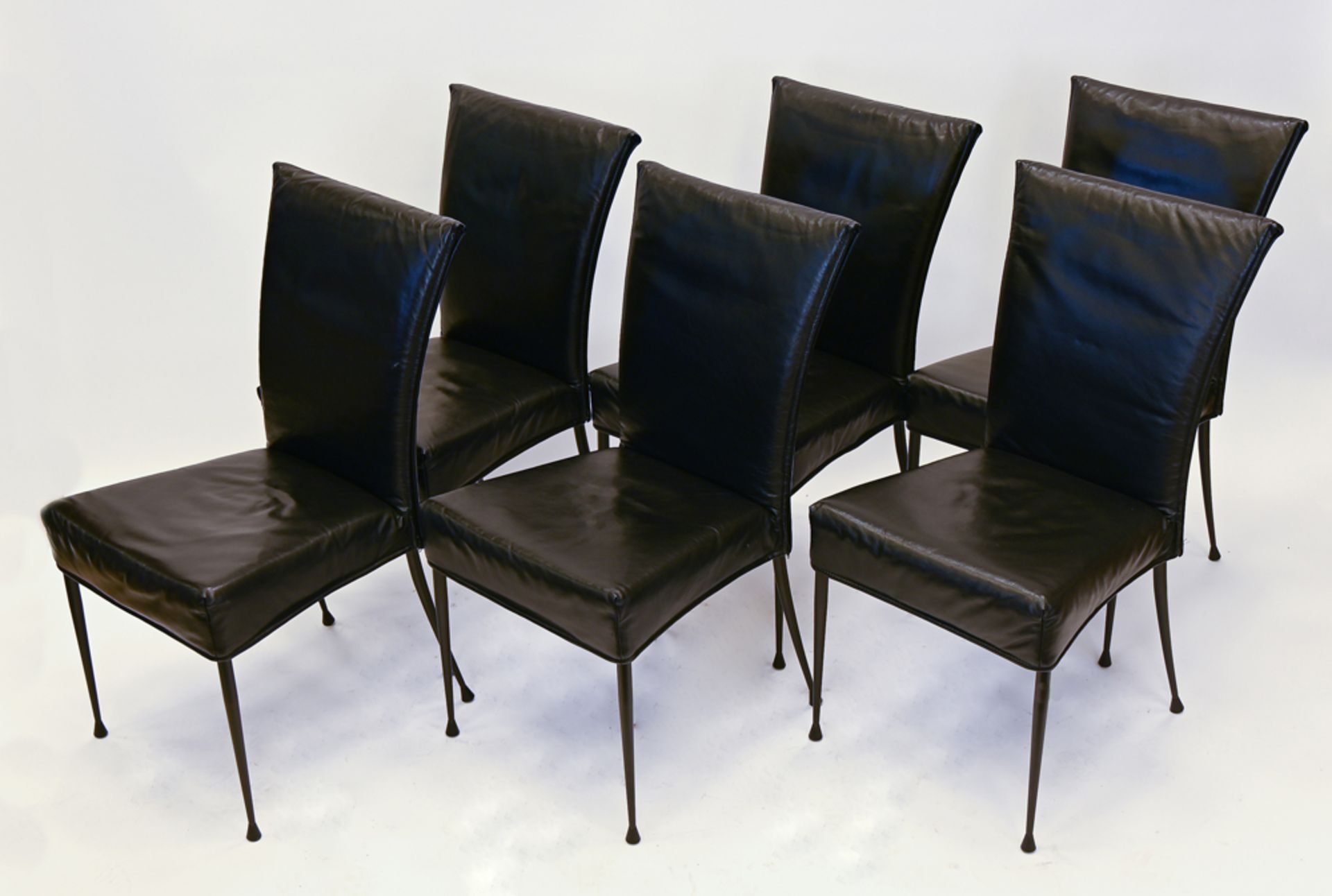 Sechs Stühle, schwarzes Kunstleder