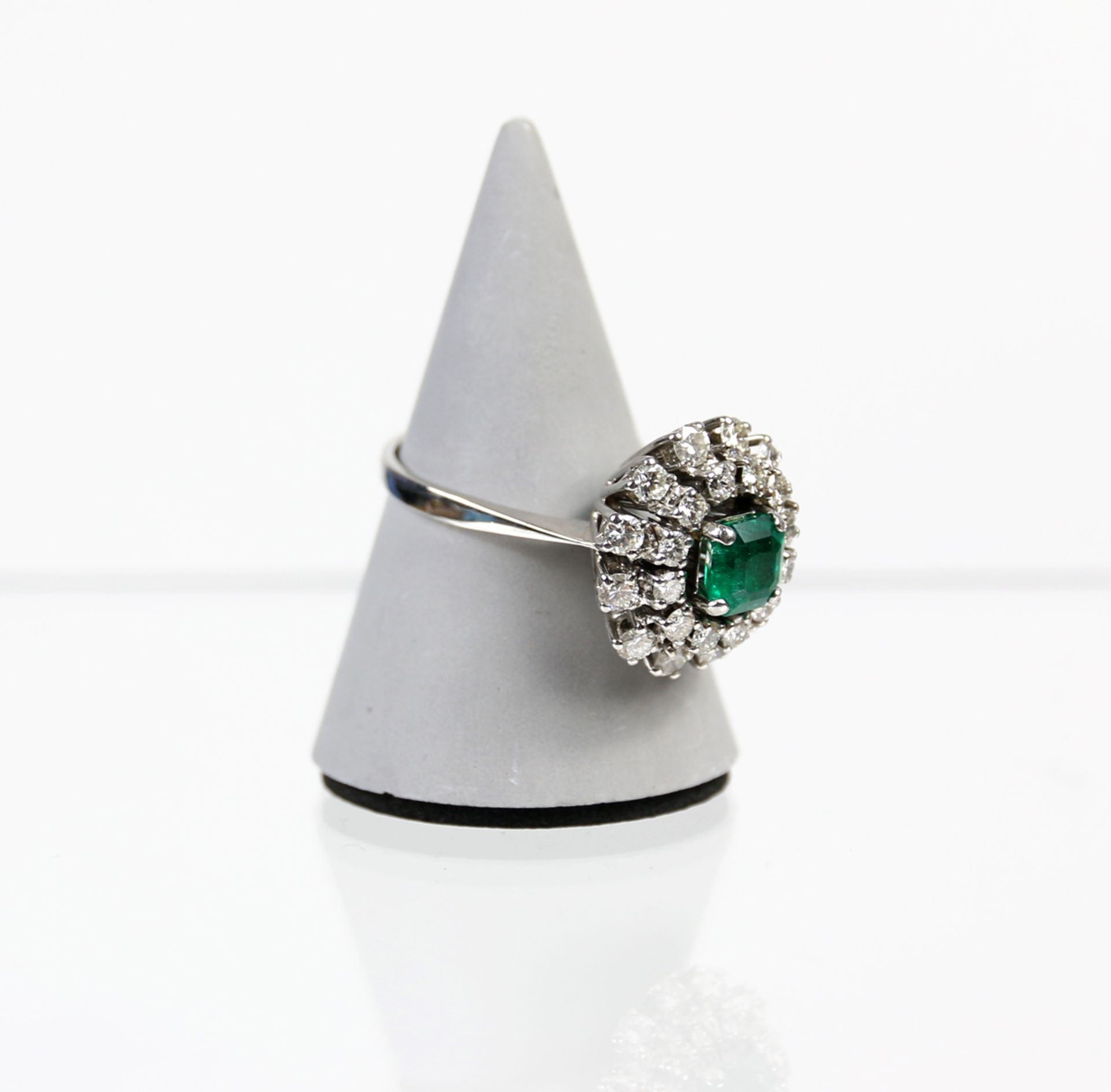 Ring mit Smragd ca. 1,5ct. und Brillanten - Bild 6 aus 11