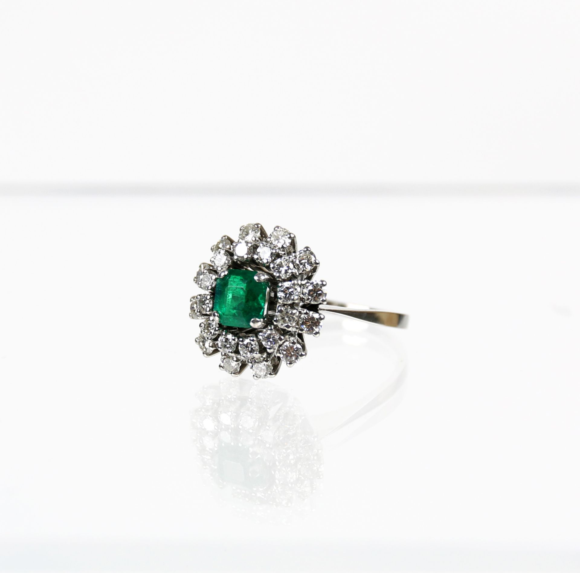 Ring mit Smragd ca. 1,5ct. und Brillanten - Bild 8 aus 11