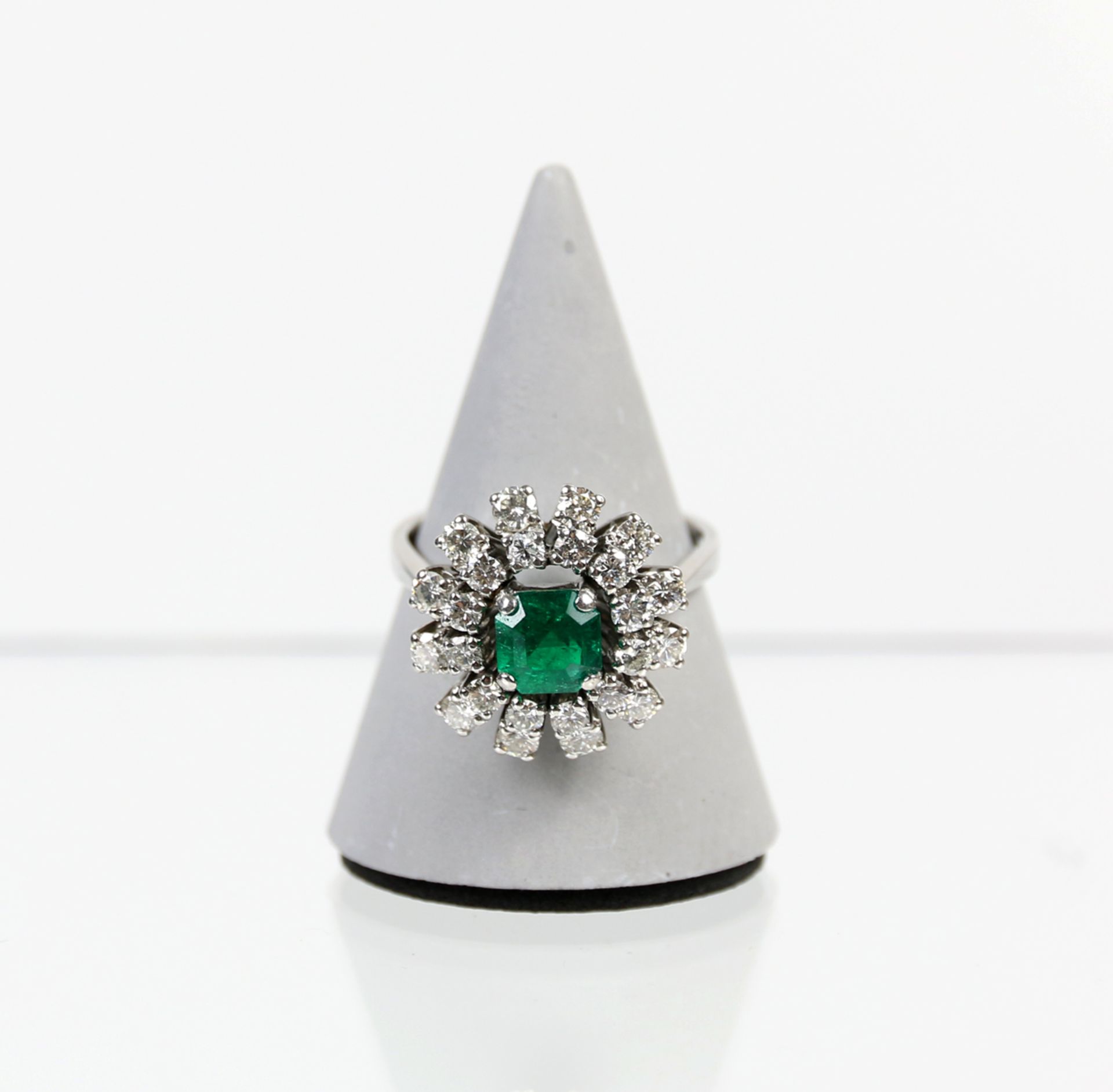 Ring mit Smragd ca. 1,5ct. und Brillanten