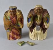 Paar koreanische Weisen Anfang des 20.Jh., handgearbeitete Holzfiguren, farbig gefasst, Gebrauchssp
