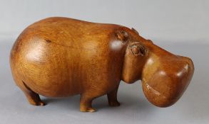 Handgeschnitztes afrikanisches Flusspferd, Nussbaum/Mahagoni Holz gewachst, Afrika 20.Jh., Gebrauch