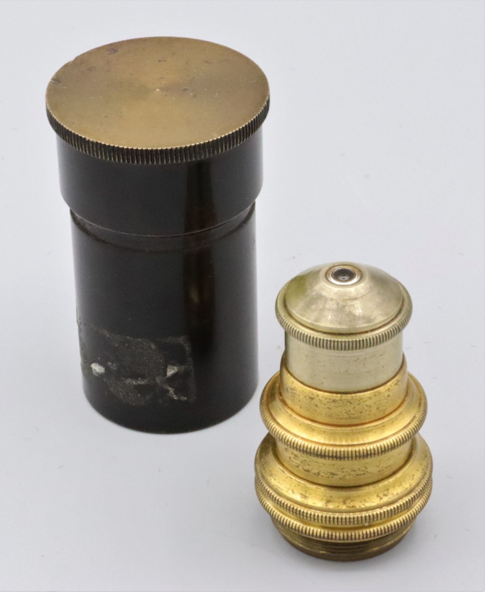 Ersatz-Objektiv verstellbar Messing um 1900,  wohl Mikroskop, Metall Behältnis, Gebrauchsspuren