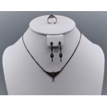 Vierteiliges Jugendstil Schmuck Set, 925er Silber, bestehend aus Ring, Collier und 2 Ohrstecker, fe