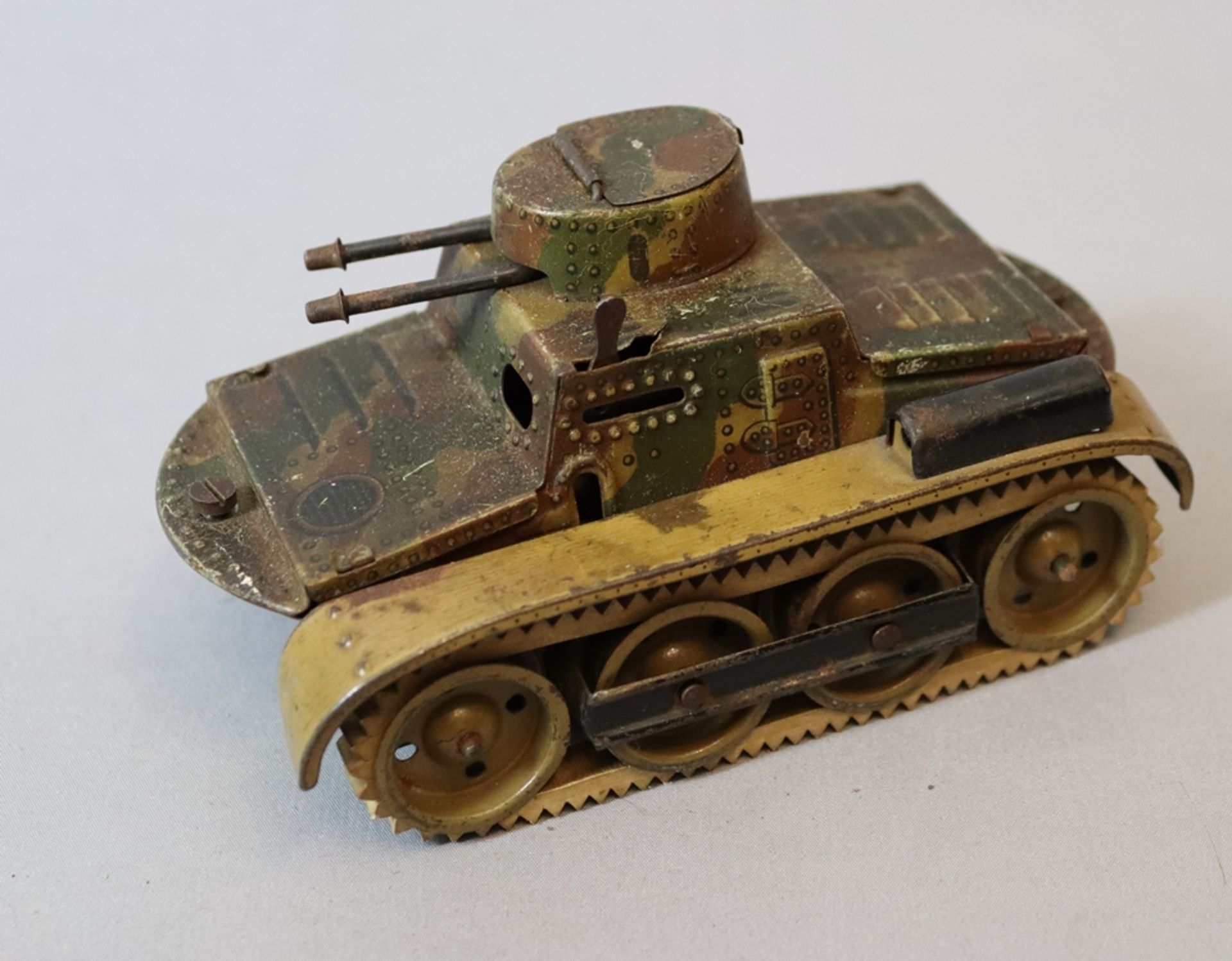 Panzer Vorkriegsmodell (Uhrwerk), Eisenkern farbig gestaltet -Tarnfarbe, keine Marke zu erkennen, F