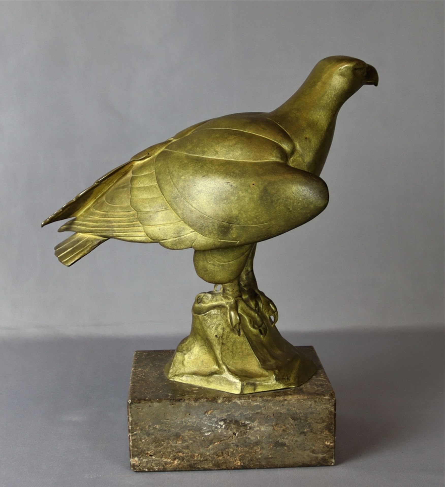 "Adler auf Felsen stehend" Bronze Skulptur,  Heinrich Drake 1903-1994 Berlin, deutscher Bildhauer,  - Bild 2 aus 3