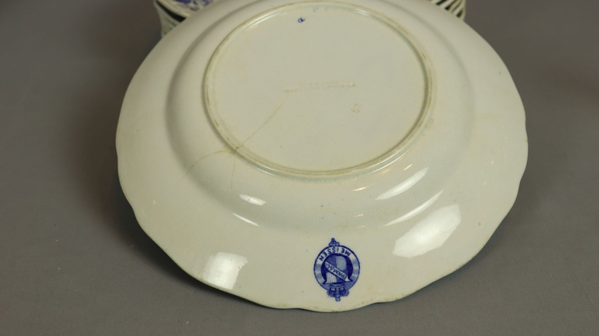 8 Essteller Stadt Meißen, Keramik um 1900, weißer Scherben, blau weiß verziert, wellenförmiger Rand - Bild 2 aus 2