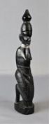 Bildnis einer knienden afrikanischen Frau, Afrika des 20.Jh., Ebenholz handgearbeitet, Silberringe,