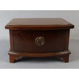 Modell Biedermeier Kommode im Stil des Biedermeier,Schmuckkästchen, massiv Mahagoni, einschübiger K