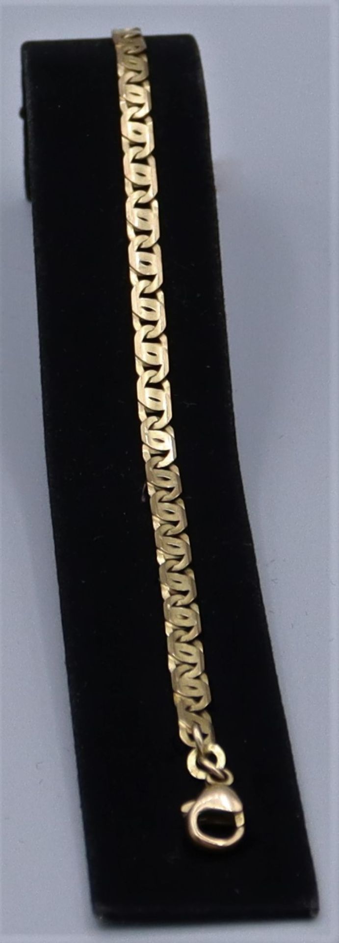 Armband Gold 333er Gelbgold, umlaufendes verziertes Band mit Karabinerverschluss, gepunzt