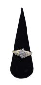 Damen Ring 585 GG, hoher Ringkragen mittig mit Diamantrose, bestehend aus 15 kleineren Diamanten,  