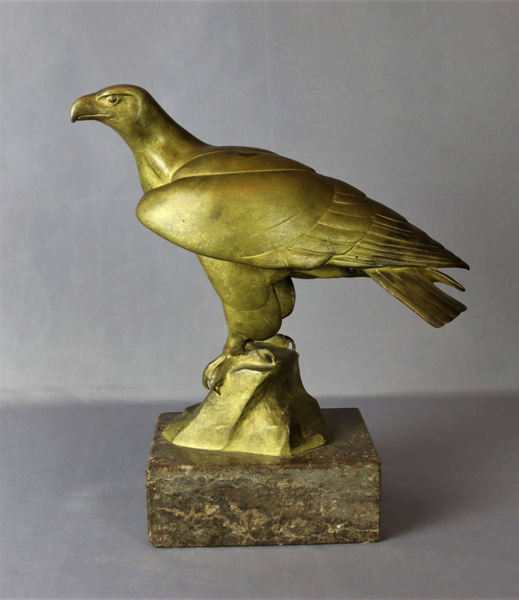 "Adler auf Felsen stehend" Bronze Skulptur,  Heinrich Drake 1903-1994 Berlin, deutscher Bildhauer, 