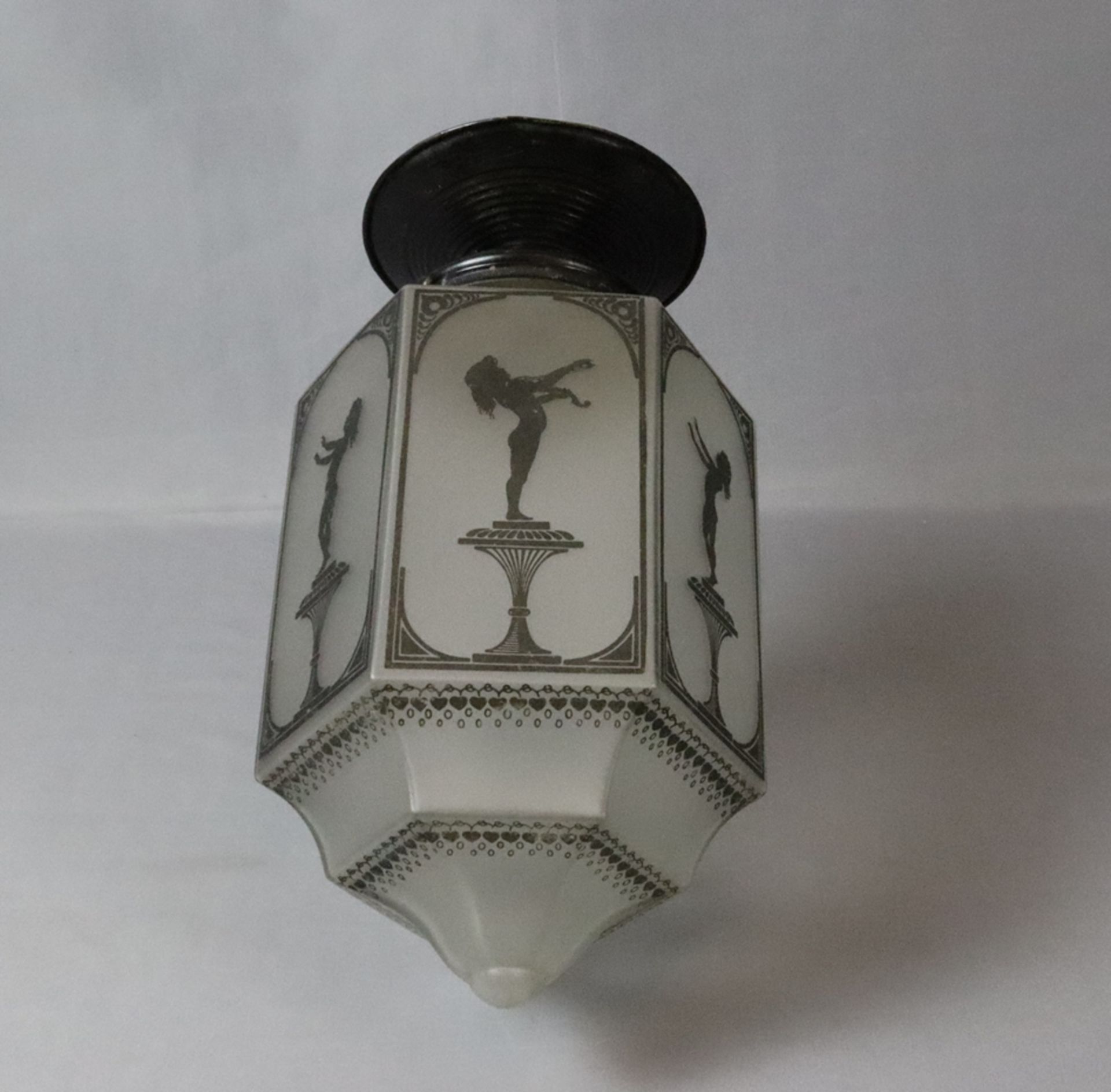 Jugendstil Flurlampe um 1910 deutsch, facettierte achteckige Wandung mit feinbemalten schwarz gehal