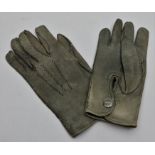 Paar Damenhandschuhe, graues weiches Nappaleder um 1920, handgearbeitete bzw. genähte Lederteile, G