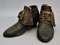 Barocke Schuhe 18.Jh. mitteldeutsch, originale Messingschnallen handgetrieben mit stilistischen Orn