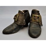 Barocke Schuhe 18.Jh. mitteldeutsch, originale Messingschnallen handgetrieben mit stilistischen Orn