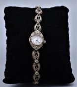 Damen Armbanduhr im Stil des Historismus, Quarz Werk, mit Markasiten verziertes Armband, verstellba