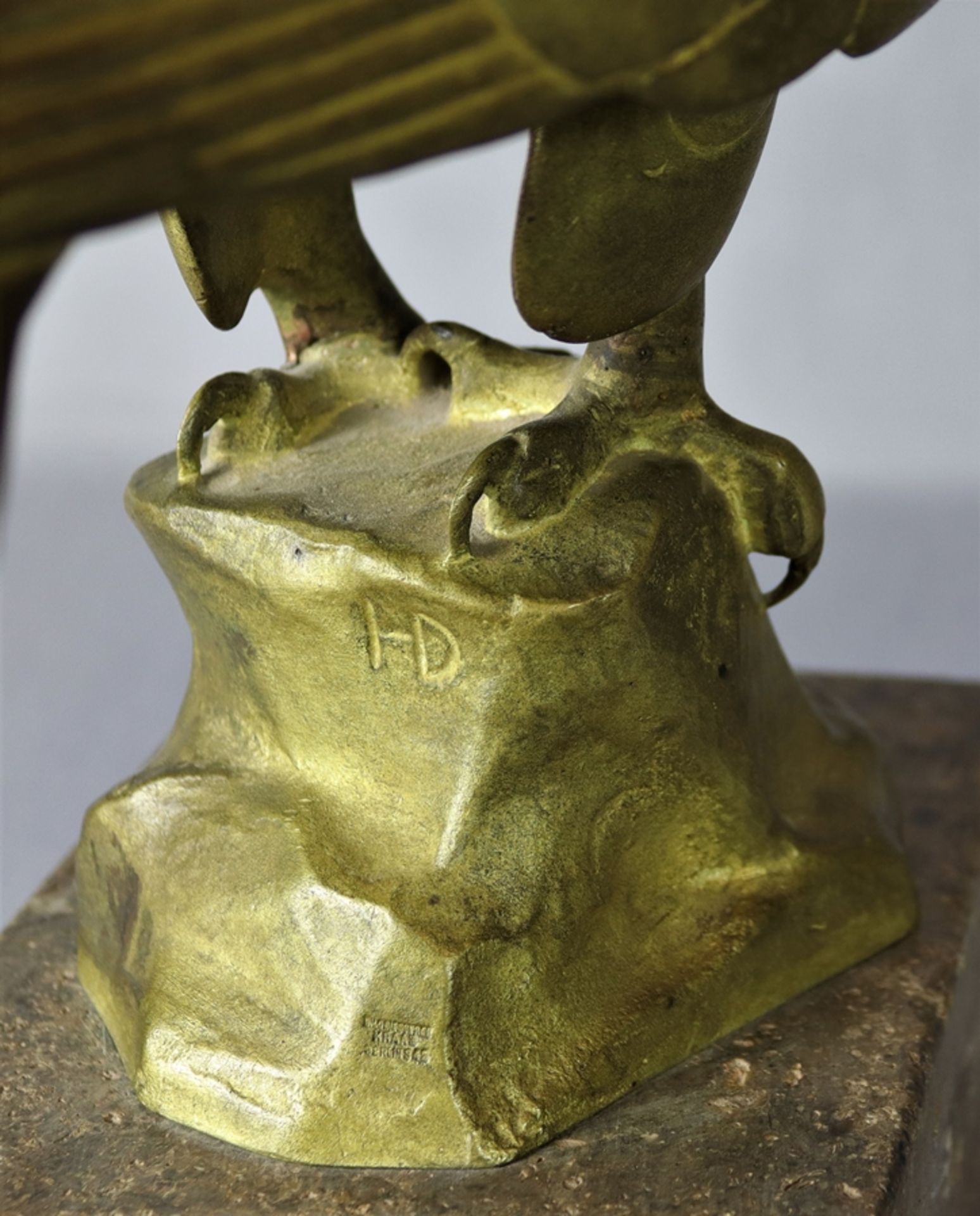 "Adler auf Felsen stehend" Bronze Skulptur,  Heinrich Drake 1903-1994 Berlin, deutscher Bildhauer,  - Bild 3 aus 3