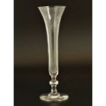 Biedermeier Vase, mundgeblasenes farbloses Glas, 1. Hälfte des 19. Jh., Baluster Stil mit festem um