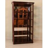 Berliner Biedermeier Etagere um 1830, Mahagoni massiv und furniert, Fadeneinlegearbeiten in Birkenh