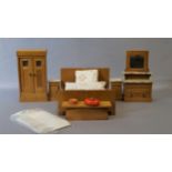 Puppenschlafzimmer ca.1920-40 deutsch, gewachstes Buchenholz,  bestehend aus: Doppelbett, Kleidersc