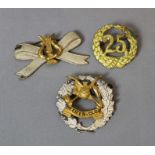 Lot Anstecknadeln, Pfeifenclub um 1900 Preußen, versilbert vergoldet mit passenden Emblemen