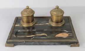 Schreibtischgarnitur Biedermeier um 1830 deutsch, Bronze montierte Marmorplatte, umlaufende verzier