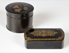 1 Paar Lackdosen um 1900, Schnupftabakdose klappbar mit goldfarbenen Verzierungen, Deckel mit umlau