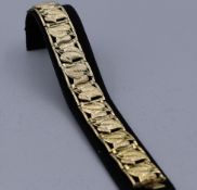 Jugendstil Armband um 1910 hartvergoldet, umlaufendes Gliederarmbang in Blattform, Sicherheitskette