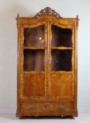 Spätbiedermeier Vitrine 1850-60 mitteldeutsch, Eschenholz massiv und furniert, restauriert mit Ergä