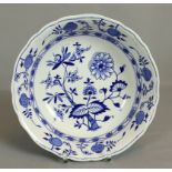 Zwiebelmuster Schüssel Stadt Meißen, Keramik um 1900, weißer Scherben, blau weiß verziert, Wandung 