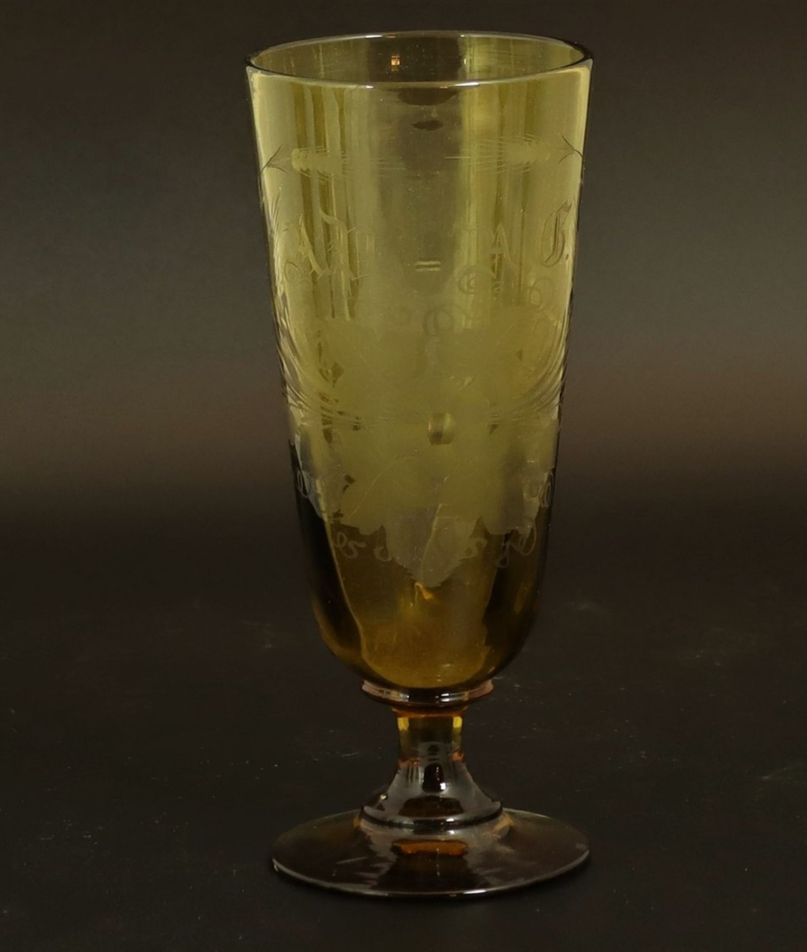Bierkaraffe mit 6 Gläsern, mundgeblasenes Glas mit Abriss, grüner Überfang dieser mit Ätz- bzw. Sch - Image 4 of 4