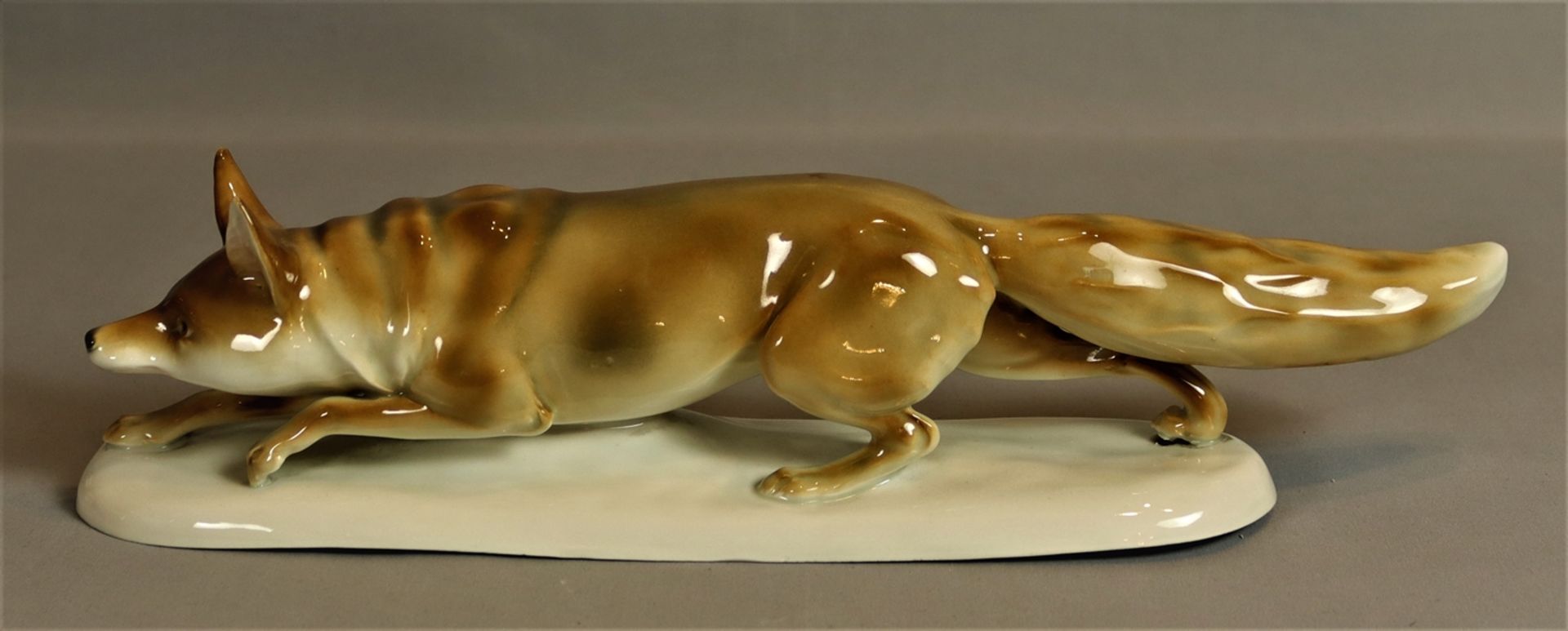 Porzellanfigur schleichender Fuchs, Anfang des 20.Jh., Deutsch