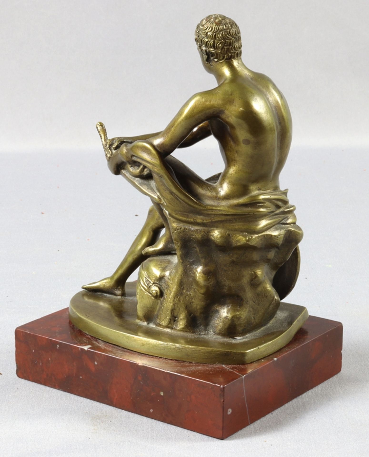 Bronzeskulptur sitzender Gallier um 1920-30, Deutsch - Image 2 of 2