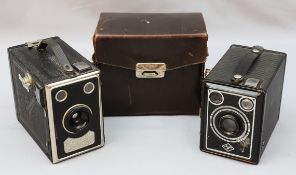 2 verschiedene Kameras (Box) verschiedene Hersteller und einer Tasche v. 1936, Deutsch
