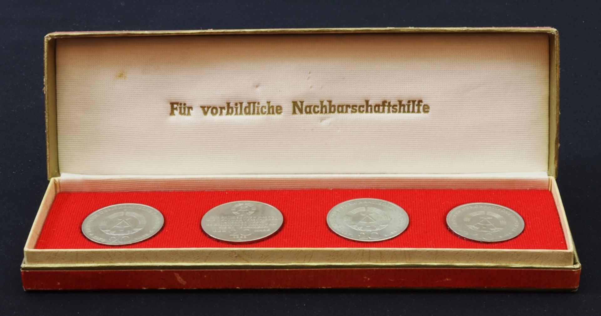 Lot DDR-Münzen, Ehrengeschenk für vorbildliche Nachbarschaftshilfe Abzeichen Plakette Münzen DDR - Image 2 of 2