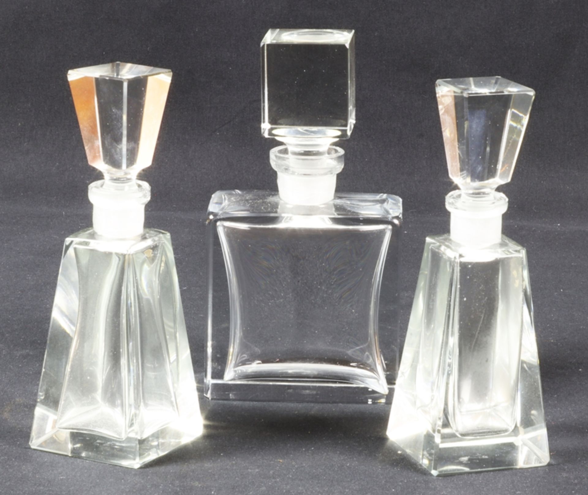 Lot von drei Glas Flacon Flaschen, Bauhaus der 30er Jahre des 20.Jh., Deutsch