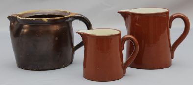 Lot von drei Keramik Schenkkannen, Deutsch um 1900-1920