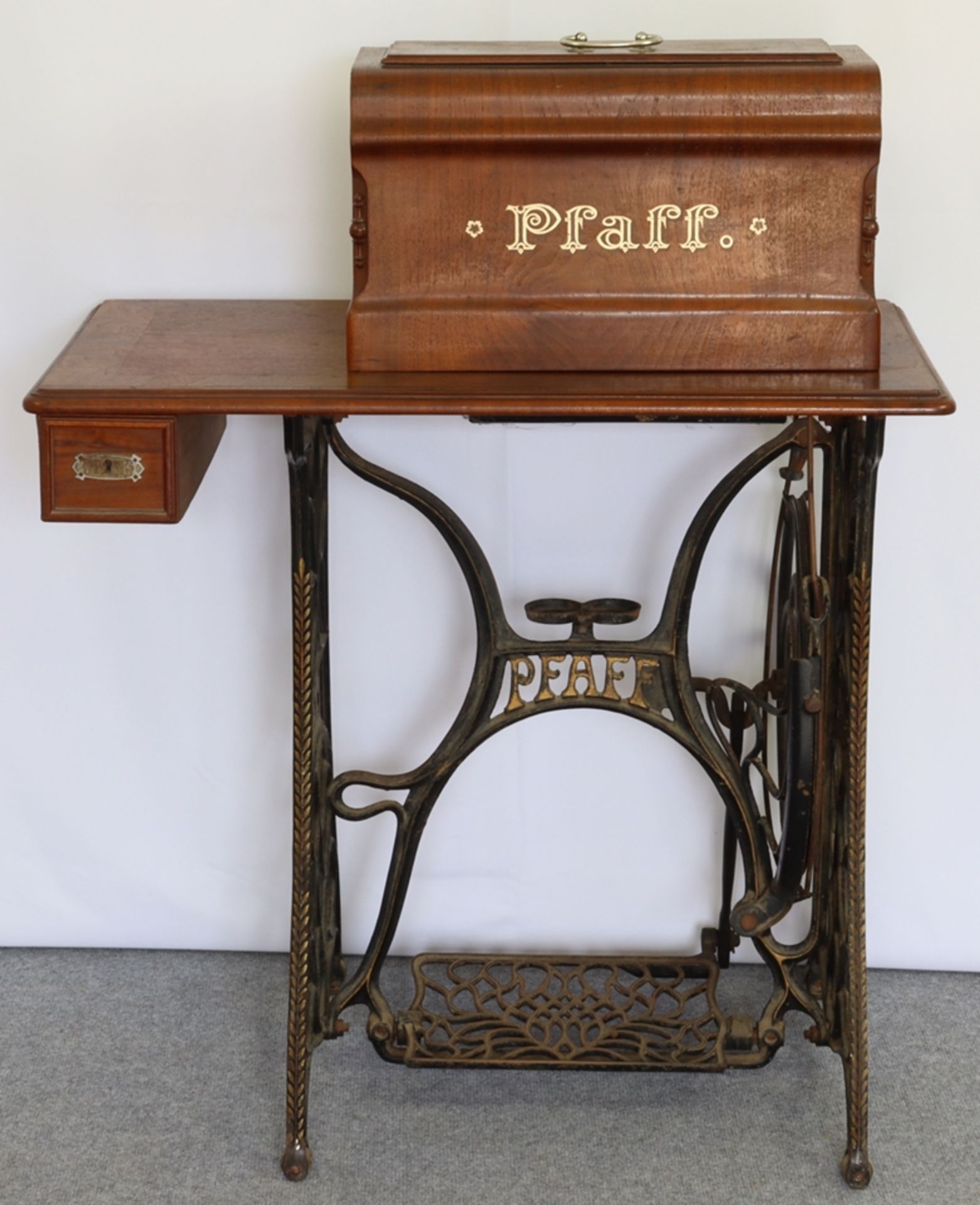 Nähmaschine, Firma Pfaff, Historismus um 1900, Deutsch