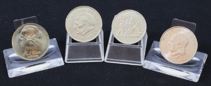 Lot DDR-Münzen, Ehrengeschenk für vorbildliche Nachbarschaftshilfe Abzeichen Plakette Münzen DDR