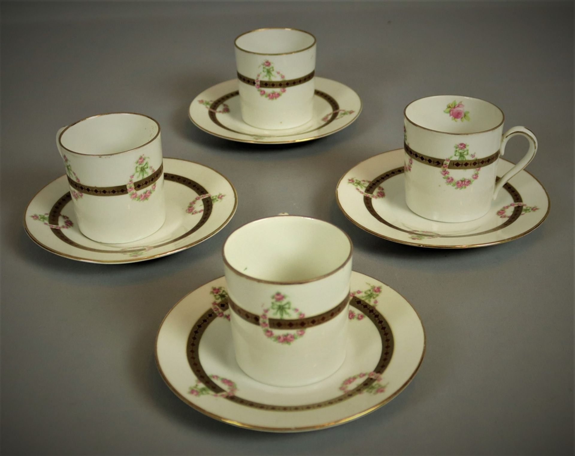 Lot von 4 Jugendstil Mocca Tassen um 1910, Deutsch 