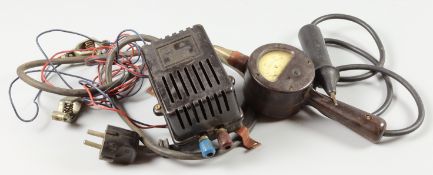 Batterie Aufladegerät KFZ 30er- 50er Jahre mit Messgerät, Deutsch