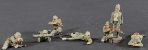 Militärisches Spielzeug, 7 Soldaten in Bewegung, ohne Herstellermarke, bis 1945 Deutsch
